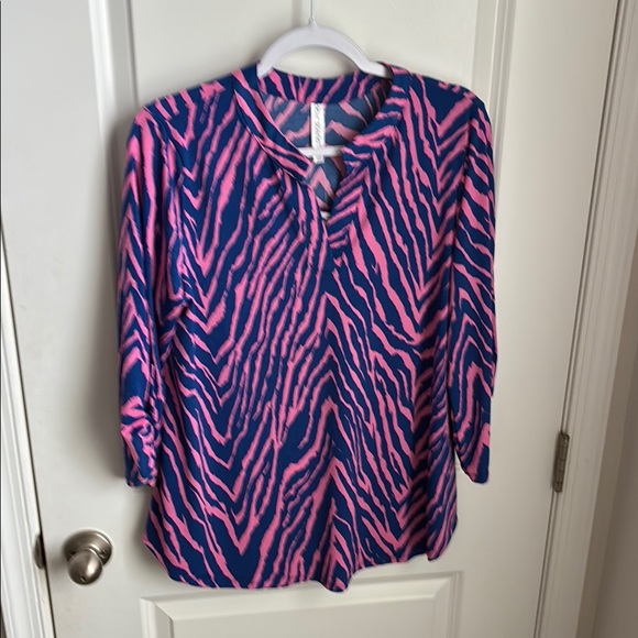 Dear Scarlett Tops - Vibrant Pink and Blue 3/4 Sleeve Graphic Blouse